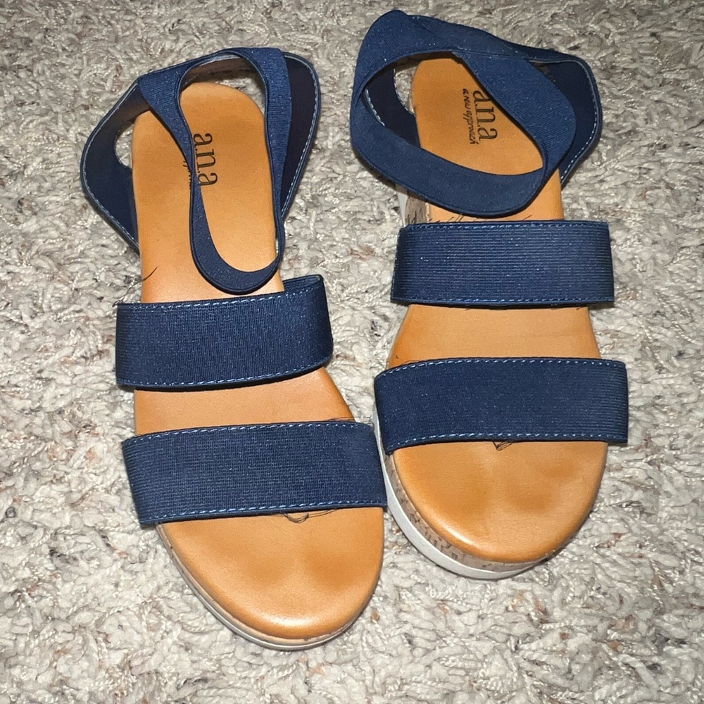 Size 7 elastic wedge sandles navy good used condition